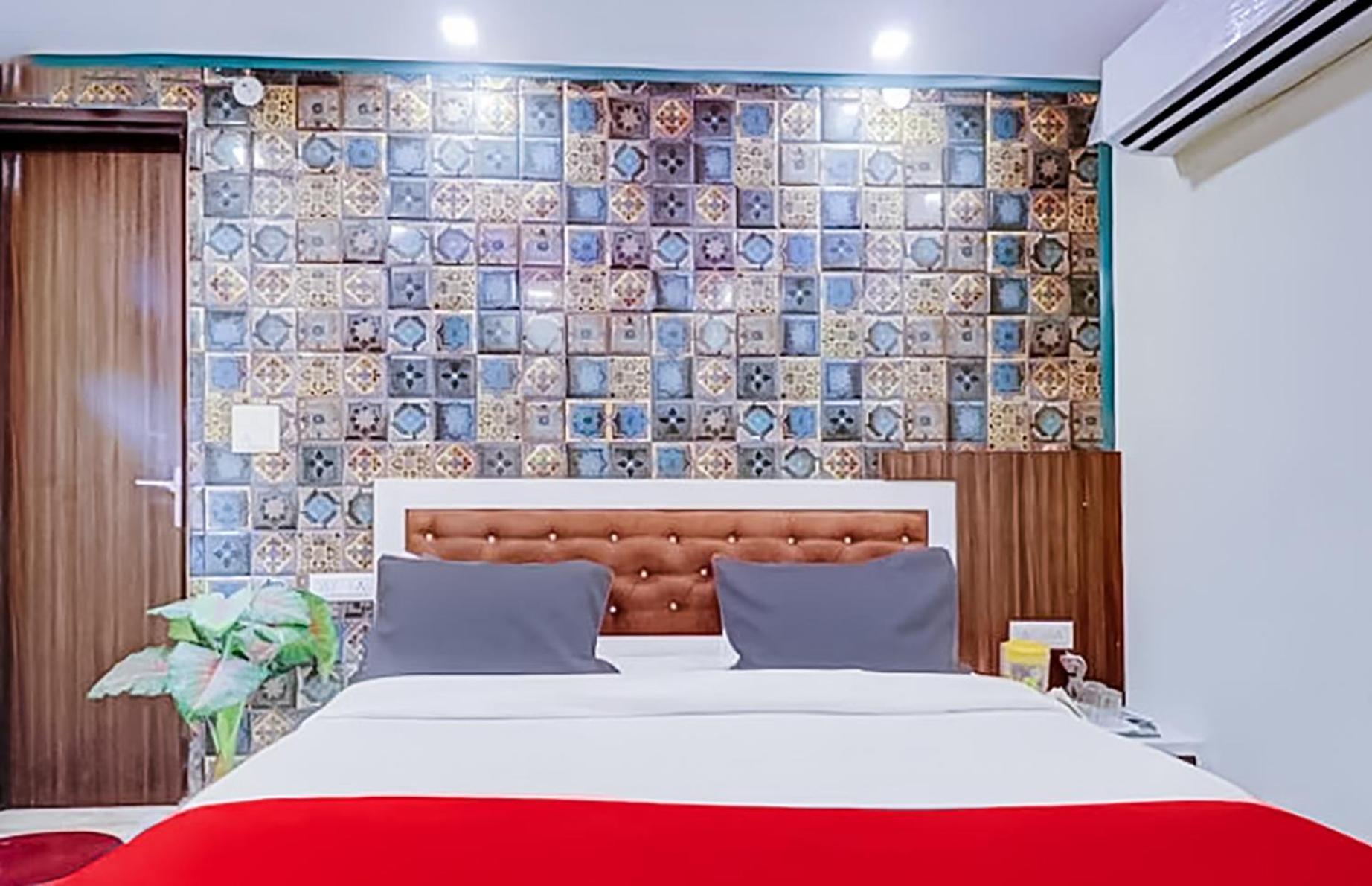 Cr Residency -near Chanakyapuri Embassy Area 3*