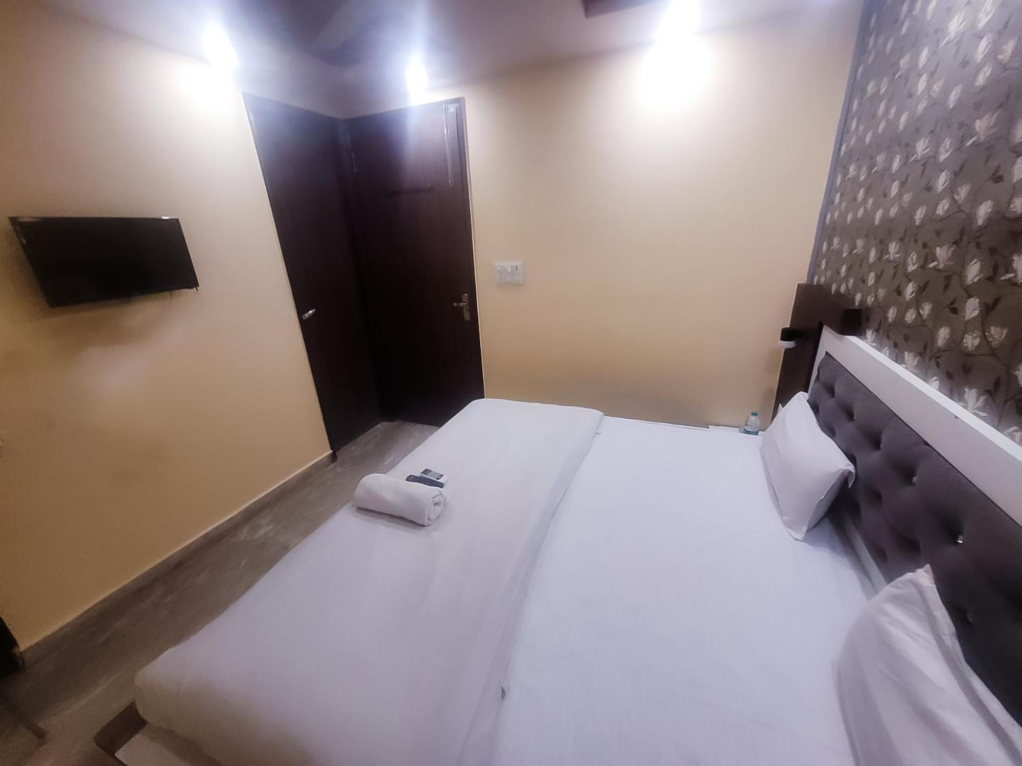 Hotel Cr Residency -near Chanakyapuri Embassy Area 3*