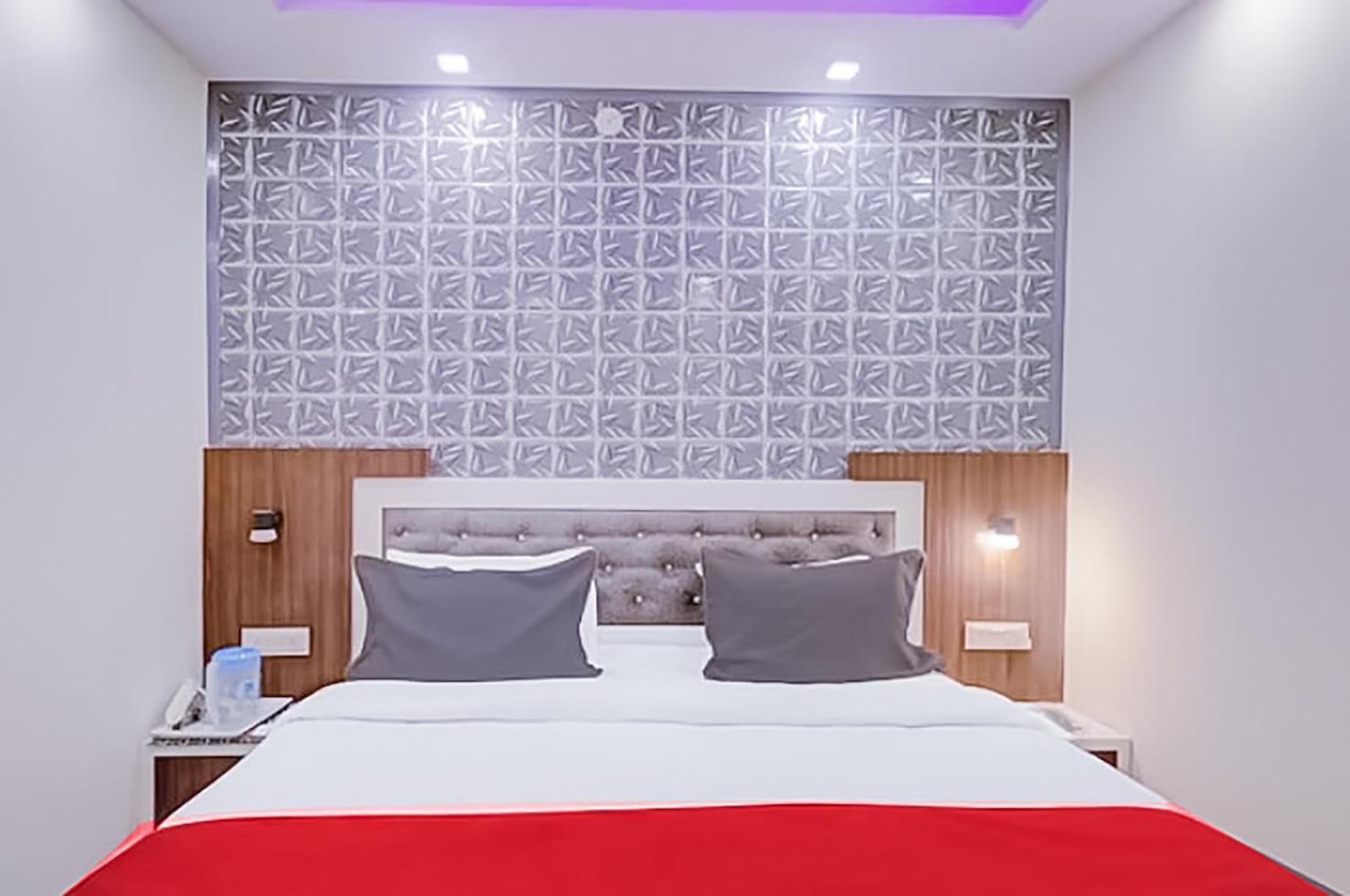 Hotel Cr Residency -near Chanakyapuri Embassy Area