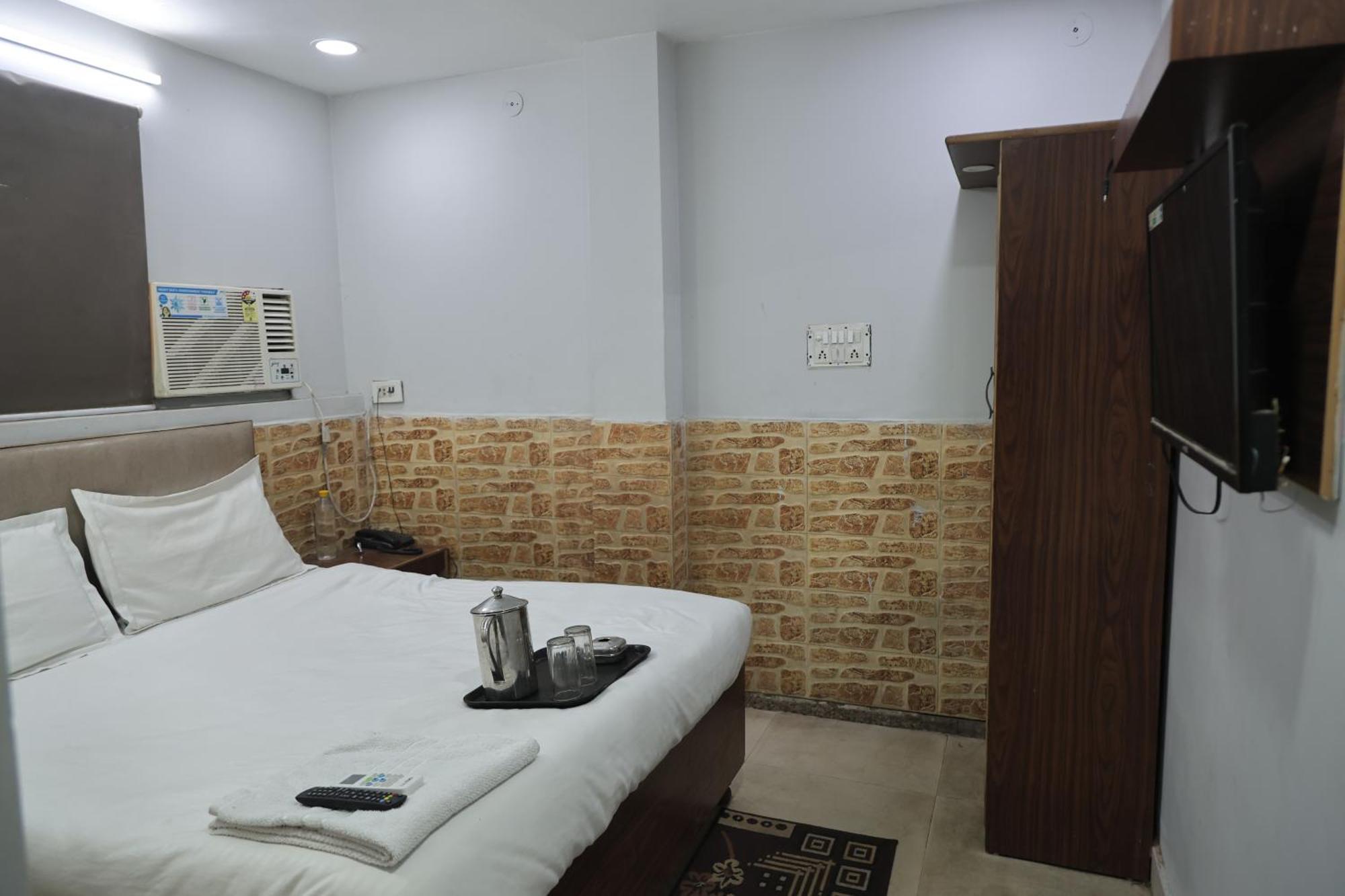 Cr Residency -near Chanakyapuri Embassy Area Hotel 3*