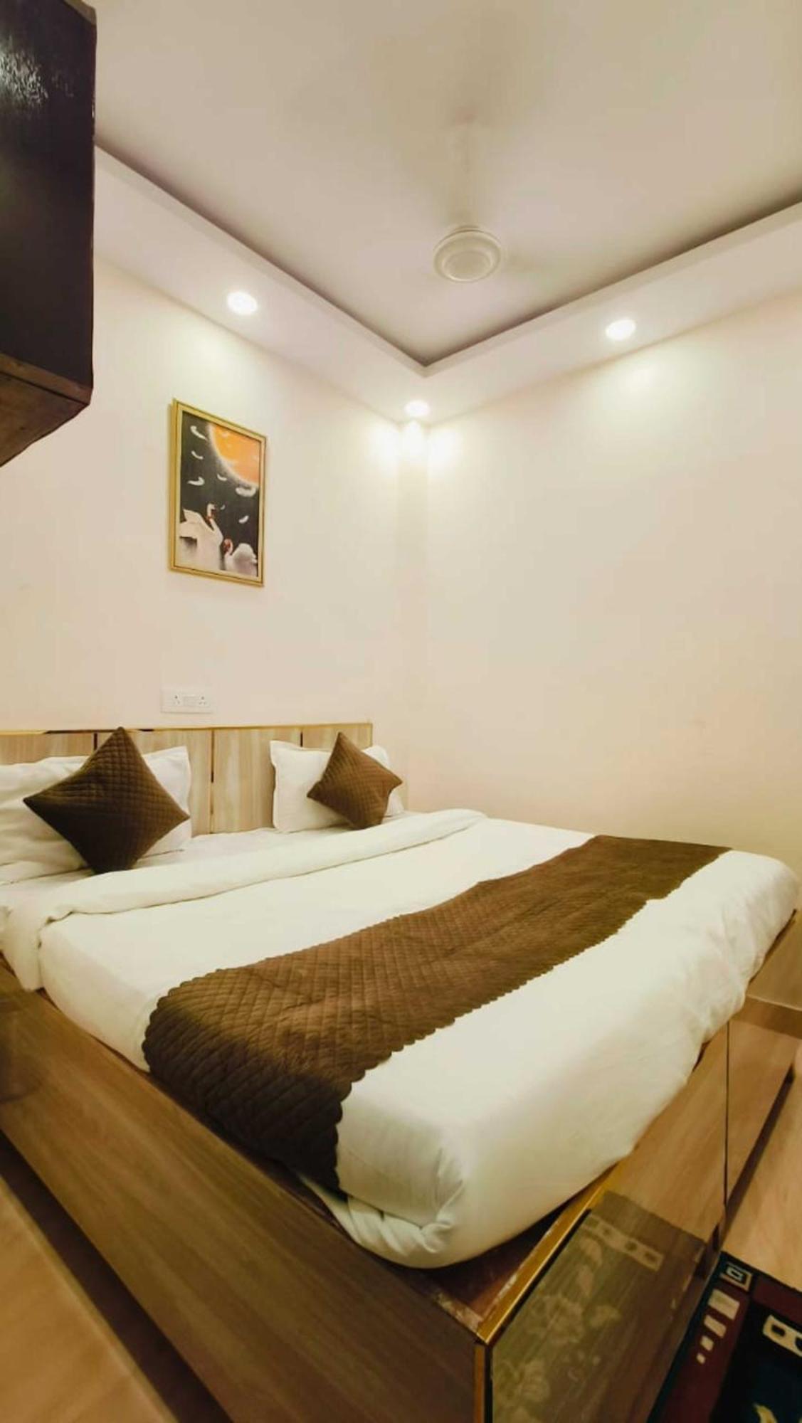 Cr Residency -near Chanakyapuri Embassy Area Hotel