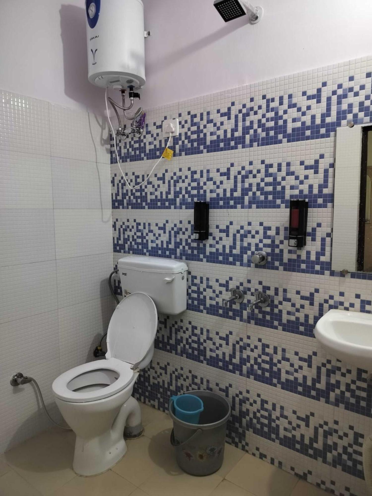 Cr Residency -near Chanakyapuri Embassy Area 3*